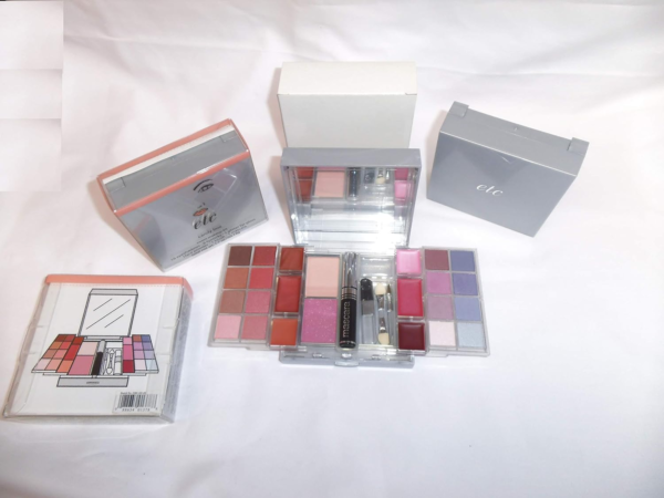 Timeless Beauty Makeup Set – 16 Eyeshadows